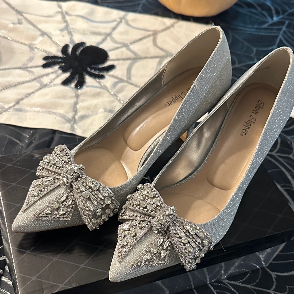 Silver heels with Rhinestone Bow by silver slipper